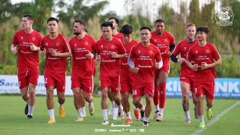 Simone Inzaghi celebrating with his Inter Milan players after beating Barcelona.